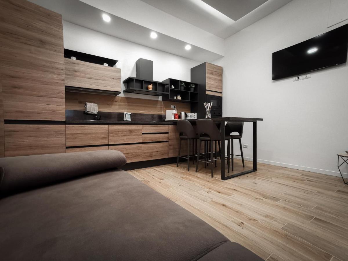 L Arche Comfort & Relax Brown Home Di Via Varesina Milan Bagian luar foto