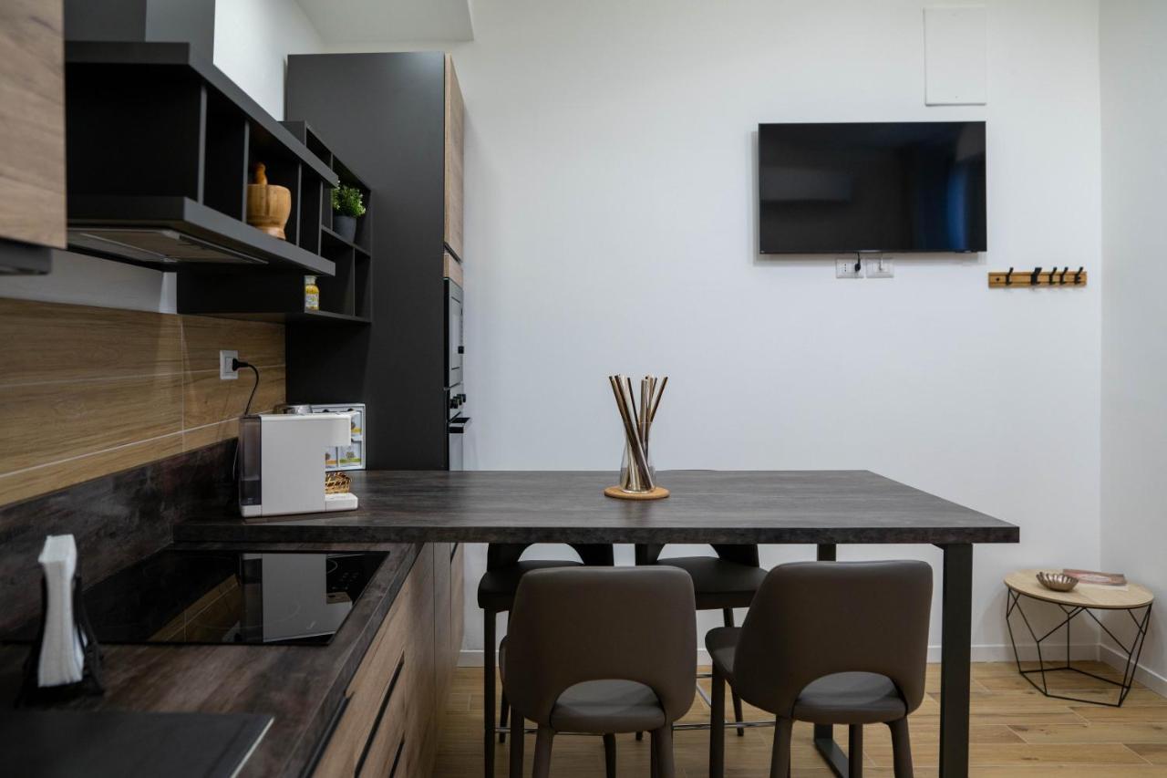L Arche Comfort & Relax Brown Home Di Via Varesina Milan Bagian luar foto